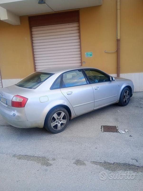 Usata Audi A4 130 CV (95 kW) 2001 Grigio Berlina