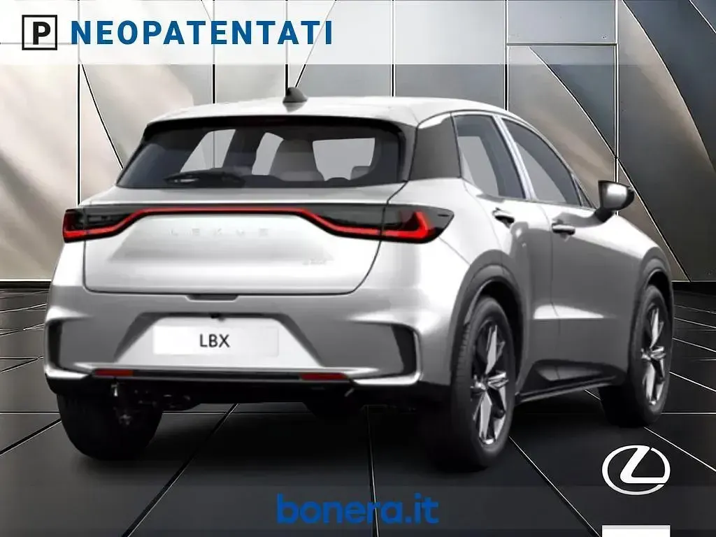 Nuova Lexus LBX 136 CV (100 kW) 2026 Argento SUV