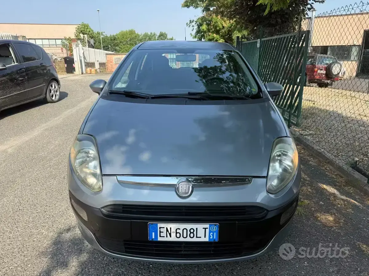 Usata Fiat Punto Evo Dynamic 69 CV (50 kW) 2012 Grigio Utilitaria