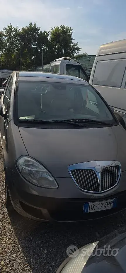 Usata Lancia Musa 90 CV (66 kW) 2007 Monovolume