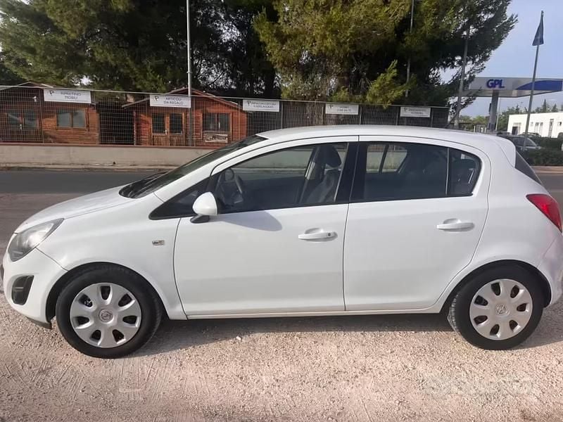 Usata Opel Corsa Edition 85 CV (62 kW) 2014 Bianco Utilitaria