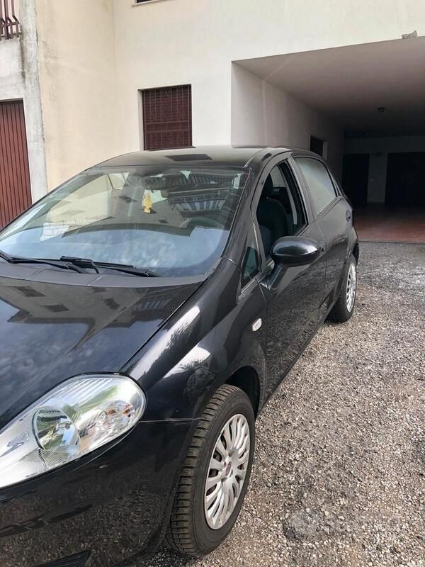 Usata Fiat Grande Punto 77 CV (56 kW) 2013 Nero Utilitaria