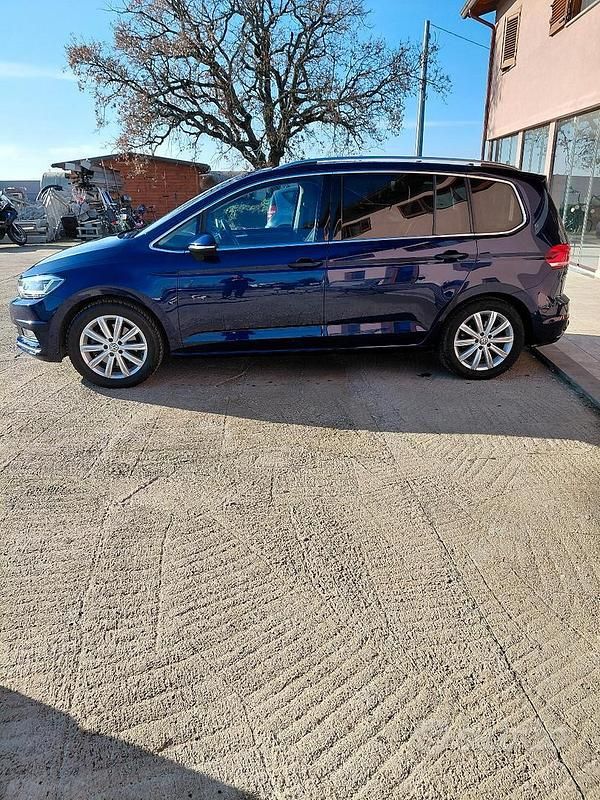 Usata VW Touran Executive 190 CV (139 kW) 2016 Blu Monovolume