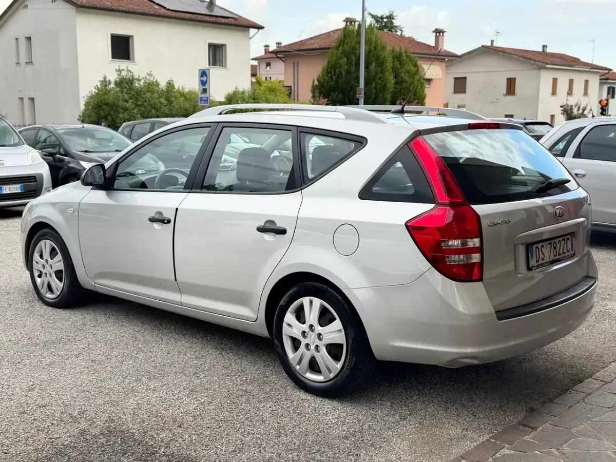 Usata Kia Ceed GT LX 90 CV (66 kW) 2008 Argento Station wagon