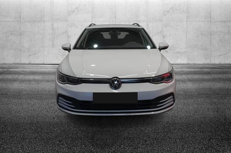 Usata VW Golf VIII Life 116 CV (85 kW) 2022 Bianco pastello Station wagon