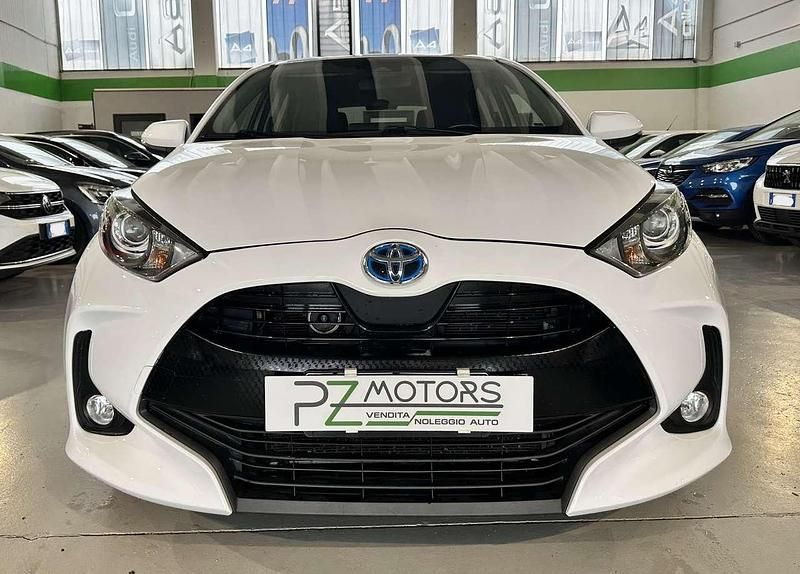 Usata Toyota Yaris Hybrid Business Edition 92 CV (67 kW) 2022 Bianco Berlina