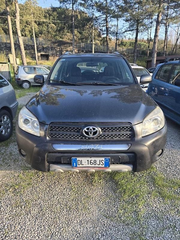 Usata Toyota RAV4 136 CV (100 kW) 2007 Nero SUV