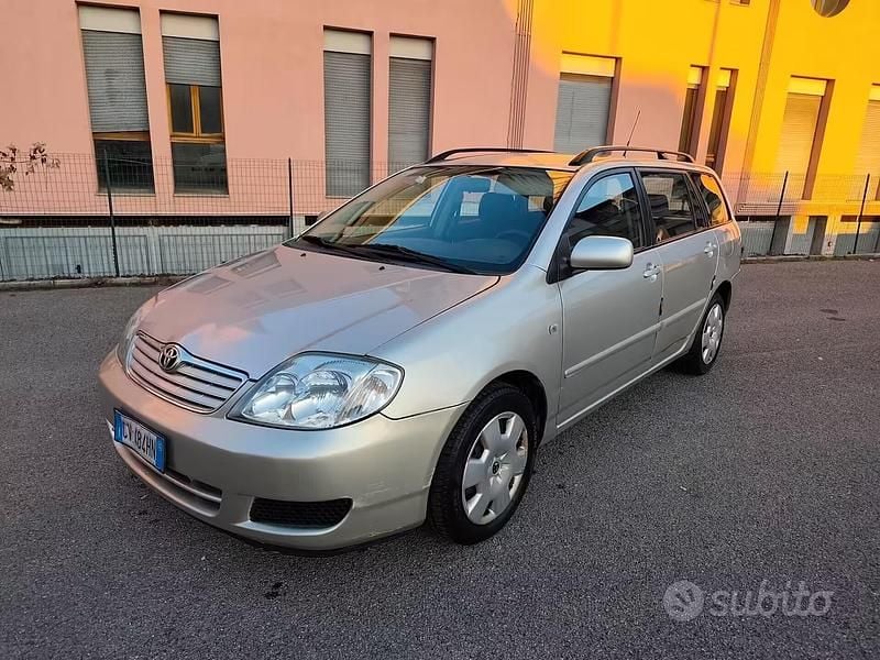 Usata Toyota Corolla 97 CV (71 kW) 2005 Grigio Station wagon