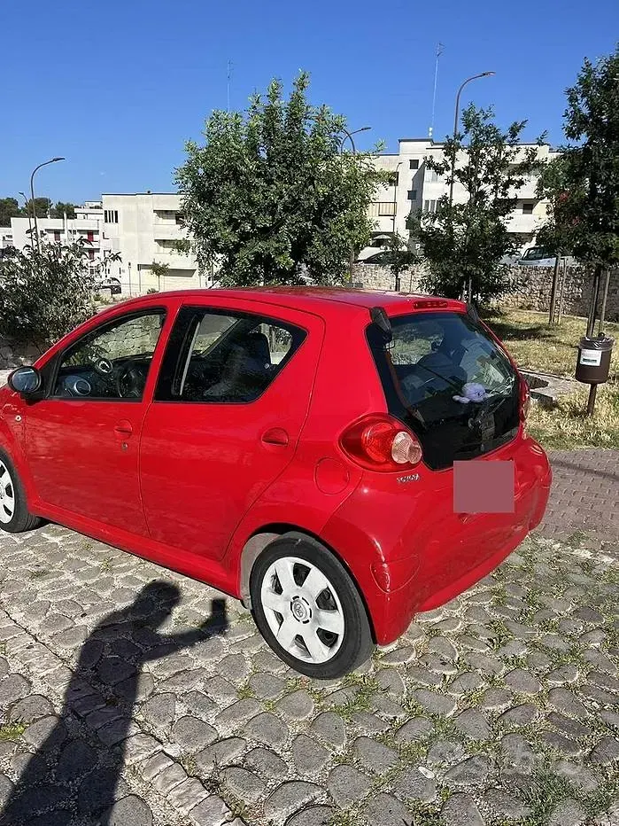Usata Toyota Aygo 68 CV (50 kW) 2007 Rosso Utilitaria