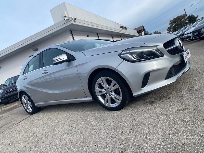 Usata Mercedes A180 109 CV (80 kW) 2018 Argento Berlina
