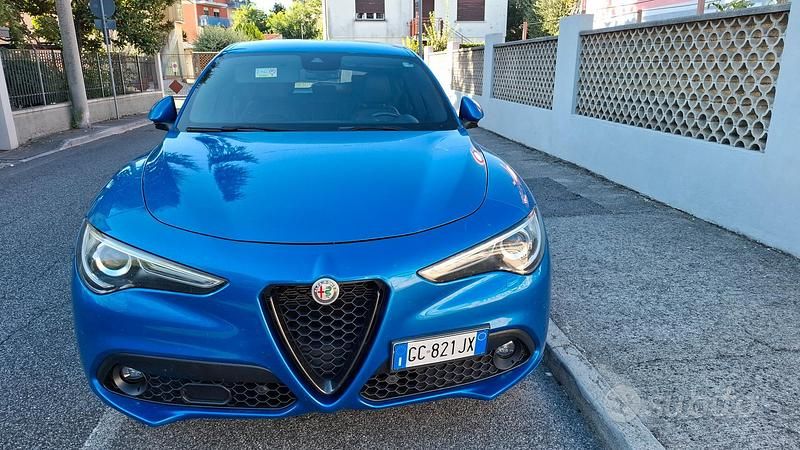 Blu Usata 2020 Alfa Romeo Stelvio Veloce SUV | 24.000 € (Buon prezzo) - Immagine 1/4