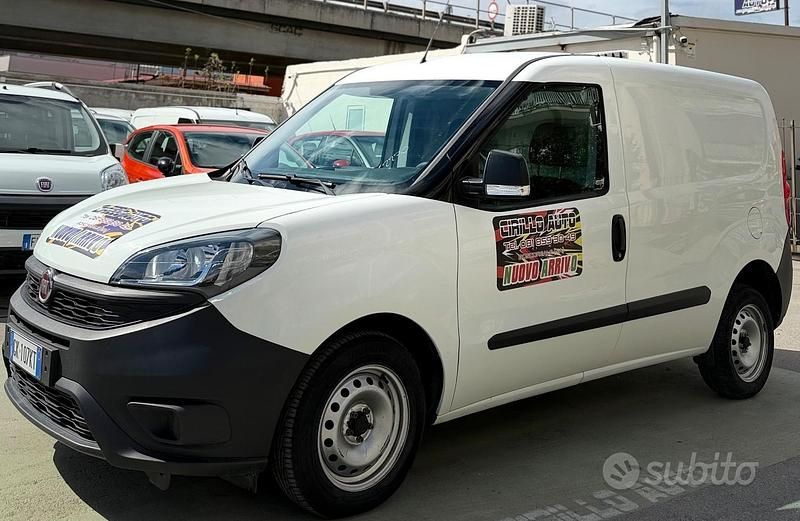 Usata Fiat Doblò 90 CV (66 kW) 2022 Bianco Monovolume