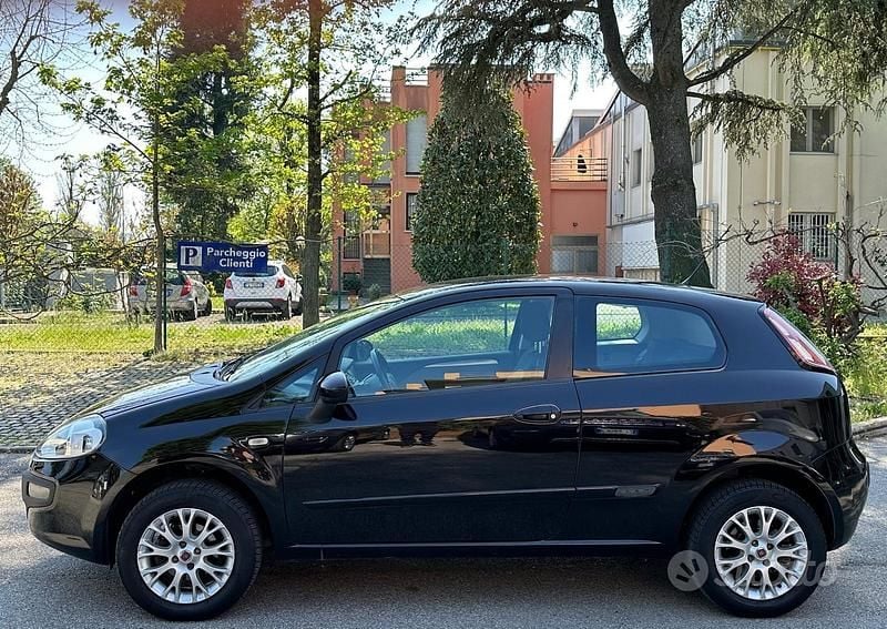 Usata Fiat Punto Evo Dynamic 77 CV (56 kW) 2010 Nero Utilitaria