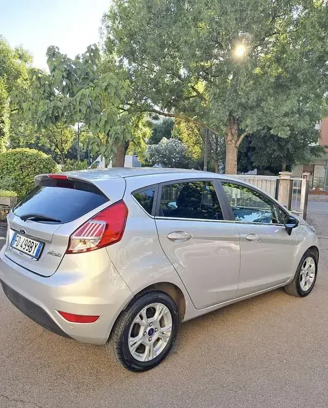 Usata Ford Fiesta Titanium 97 CV (71 kW) 2016 Utilitaria