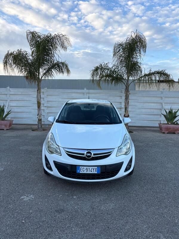 Usata Opel Corsa Cosmo 85 CV (62 kW) 2011 Bianco Berlina