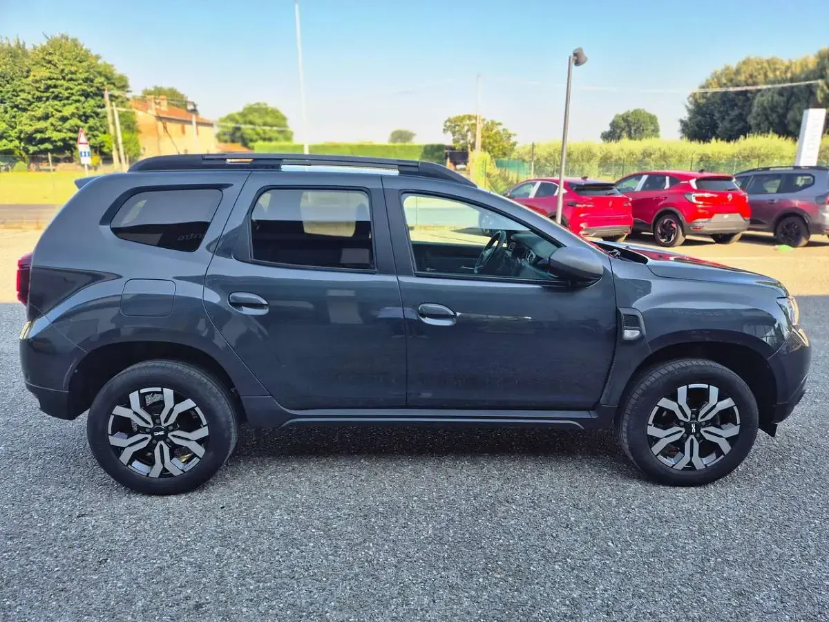 Usata Dacia Duster Journey 101 CV (74 kW) 2023 Grigio SUV