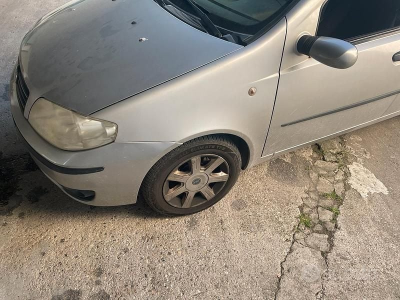 Usata Fiat Punto 69 CV (50 kW) 2005 Grigio Utilitaria