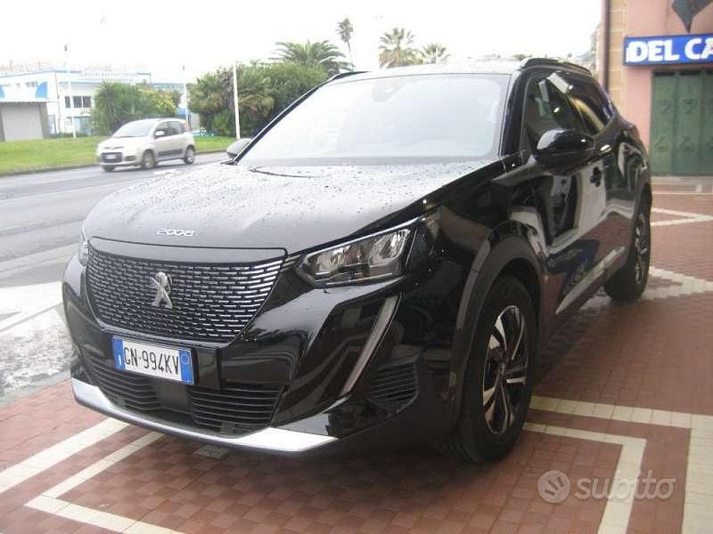 Usata Peugeot 2008 Allure 101 CV (74 kW) 2023 Nero metallizzato SUV