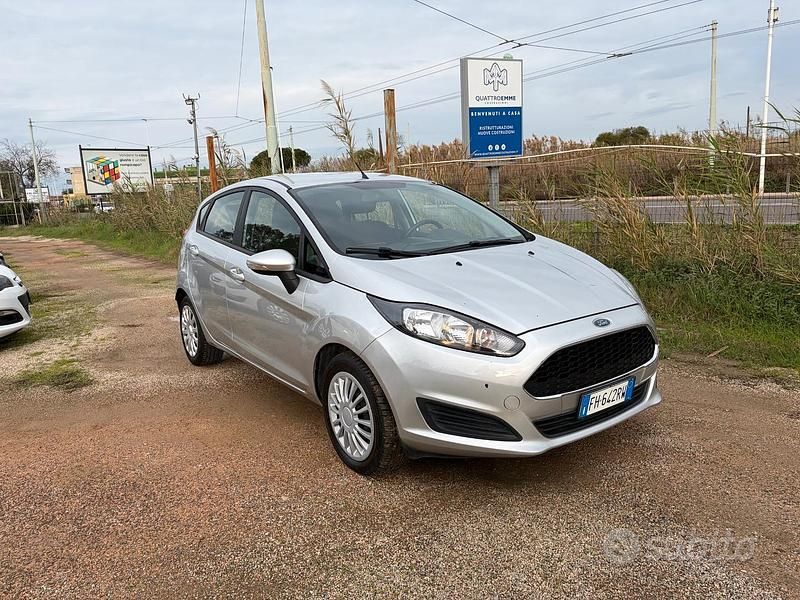 Usata Ford Fiesta 75 CV (55 kW) 2017 Grigio Berlina