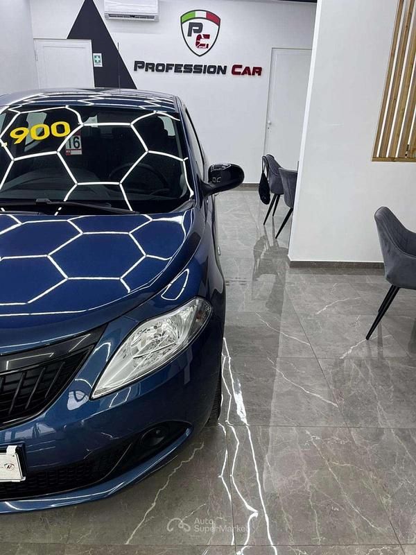 Usata Lancia Ypsilon Gold 69 CV (50 kW) 2023 Blu Utilitaria