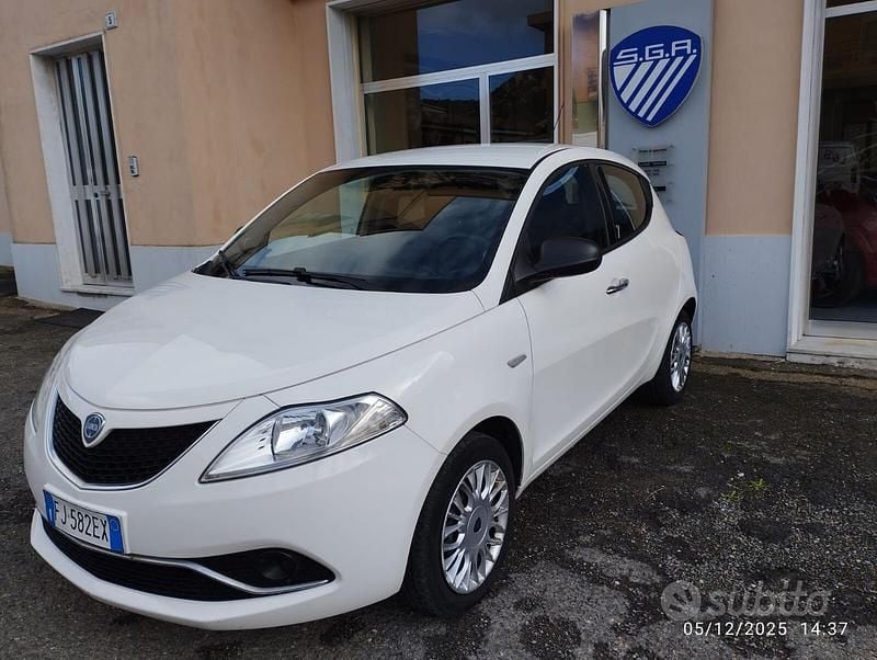 Bianco Usata 2017 Lancia Ypsilon Gold Due volumi | 8990 € (Buon prezzo) - Immagine 1/4