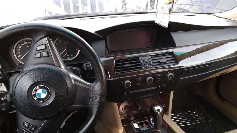 Usata BMW 530 218 CV (160 kW) 2005 Nero Berlina