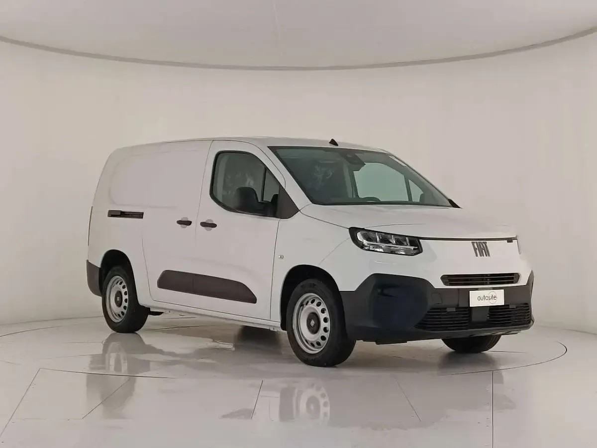 Nuova Fiat Doblò 102 CV (75 kW) 2025 Bianco gelato pastello Monovolume