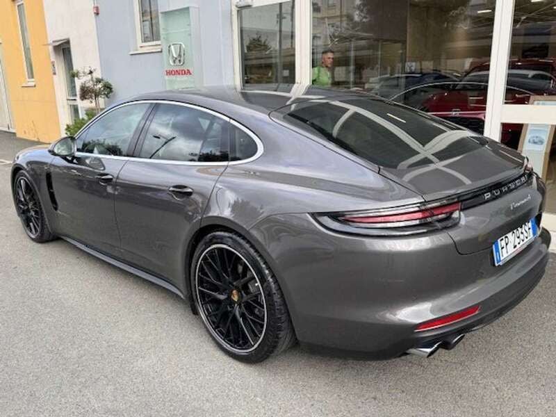Usata Porsche Panamera 330 CV (242 kW) 2018 Grigio Berlina