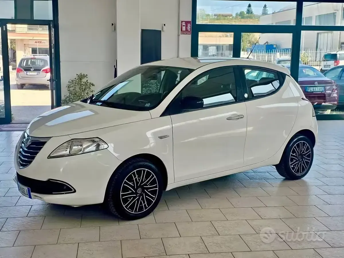 Usata Lancia Ypsilon Gold 69 CV (50 kW) 2012 Bianco Utilitaria