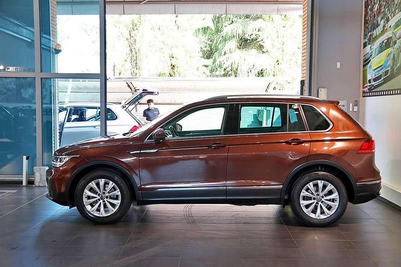 Usata VW Tiguan Life 150 CV (110 kW) 2023 Marrone SUV
