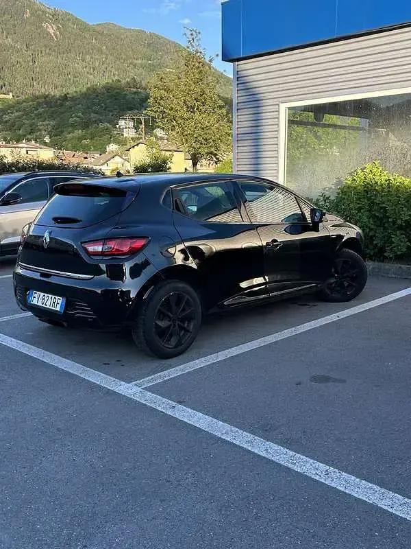 Käytetty Renault Clio IV 73 HP (53 kW) 2015 Sedan