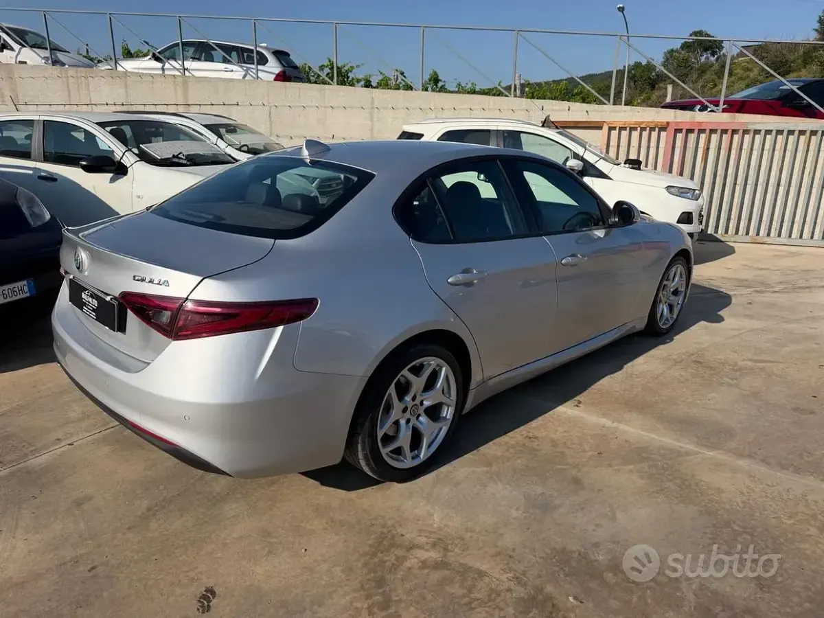 Usata Alfa Romeo Giulia Executive 160 CV (117 kW) 2019 Grigio Berlina