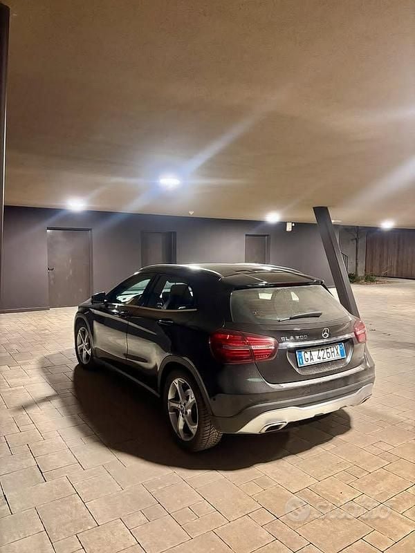 Usata Mercedes GLA200 Business 156 CV (114 kW) 2019 Nero SUV