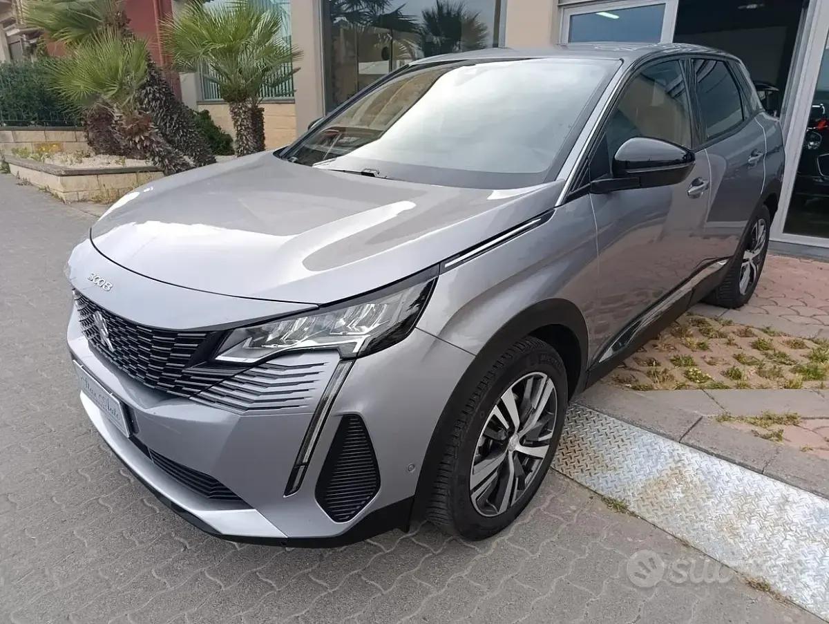 Usata Peugeot 3008 Allure 131 CV (96 kW) 2023 Grigio SUV