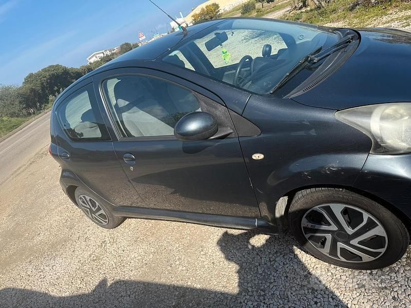 Usata Toyota Aygo 68 CV (50 kW) 2006 Nero Utilitaria