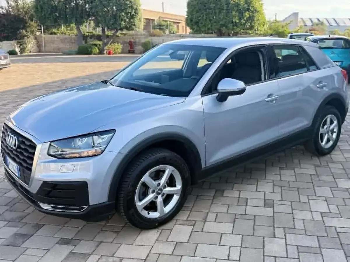 Usata Audi Q2 Business 116 CV (85 kW) 2019 Argento SUV