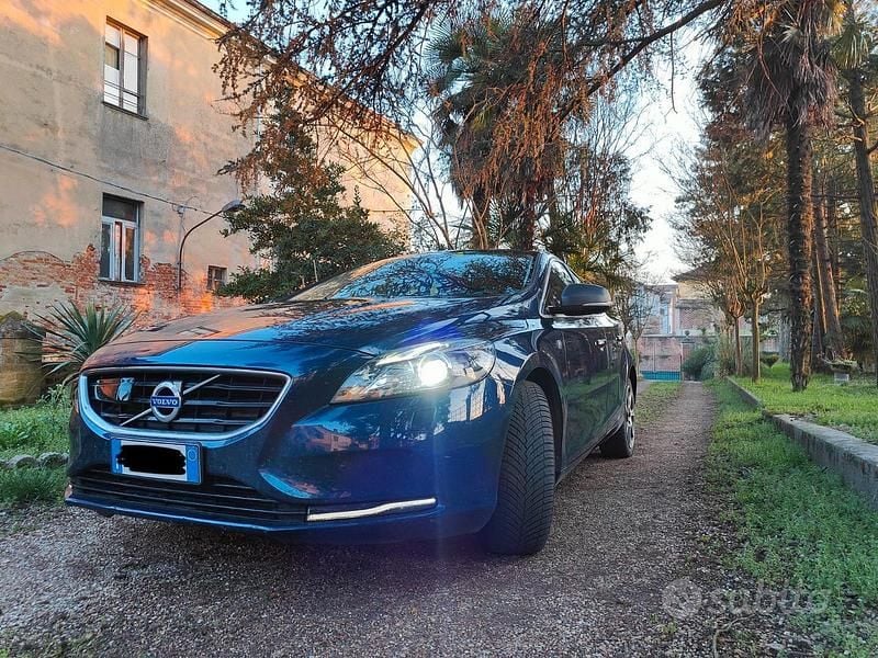 Usata Volvo V40 Ocean Race 190 CV (139 kW) 2015 Blu/azzurro Berlina