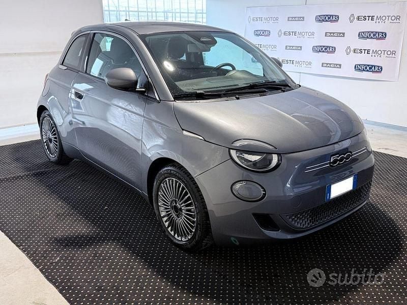 Usata Fiat 500e 86 kW (118 CV) 2020 Mineral grey metallizzato Berlina