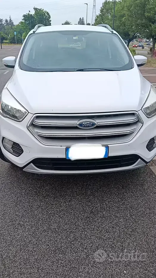 Gebraucht Ford Kuga 120 PS (88 kW) 2017 Weiß SUV