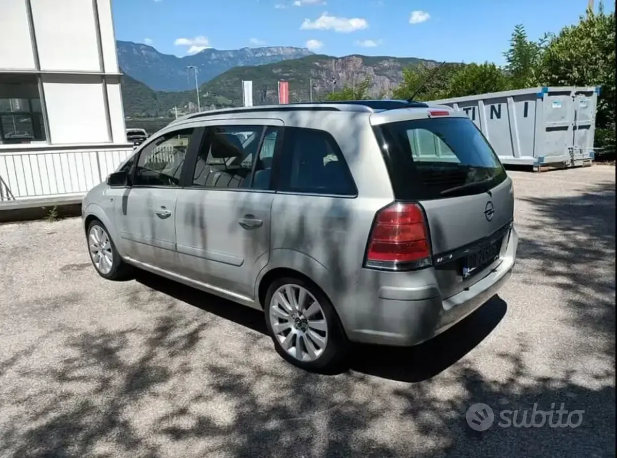 Usata Opel Zafira Cosmo 150 CV (110 kW) 2006 Grigio Monovolume