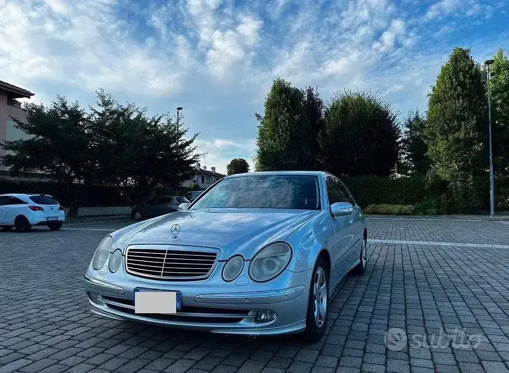 Usata Mercedes E280 190 CV (139 kW) 2006 Grigio Berlina