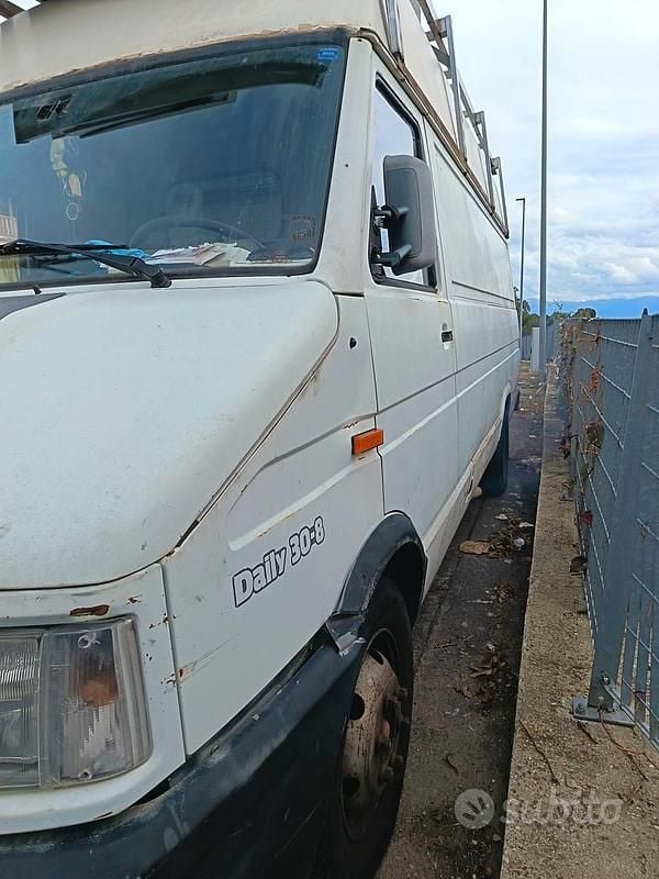 Usata Iveco Daily 75 CV (55 kW) 1994 Bianco Berlina