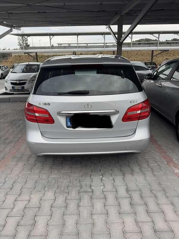 Usata Mercedes B180 Executive 109 CV (80 kW) 2012 Grigio Monovolume