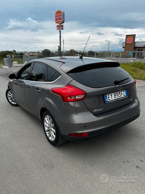 Usata Ford Focus Titanium 125 CV (91 kW) 2015 Grigio Berlina