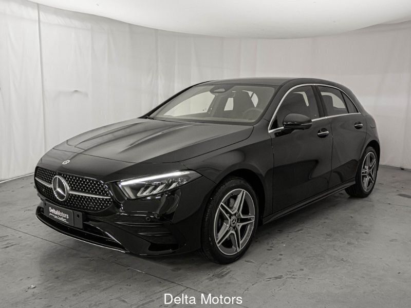 Vernice nero cosmo Usata 2024 Mercedes A250 Advanced Plus Tre volumi | 42.273 € - Immagine 1/4