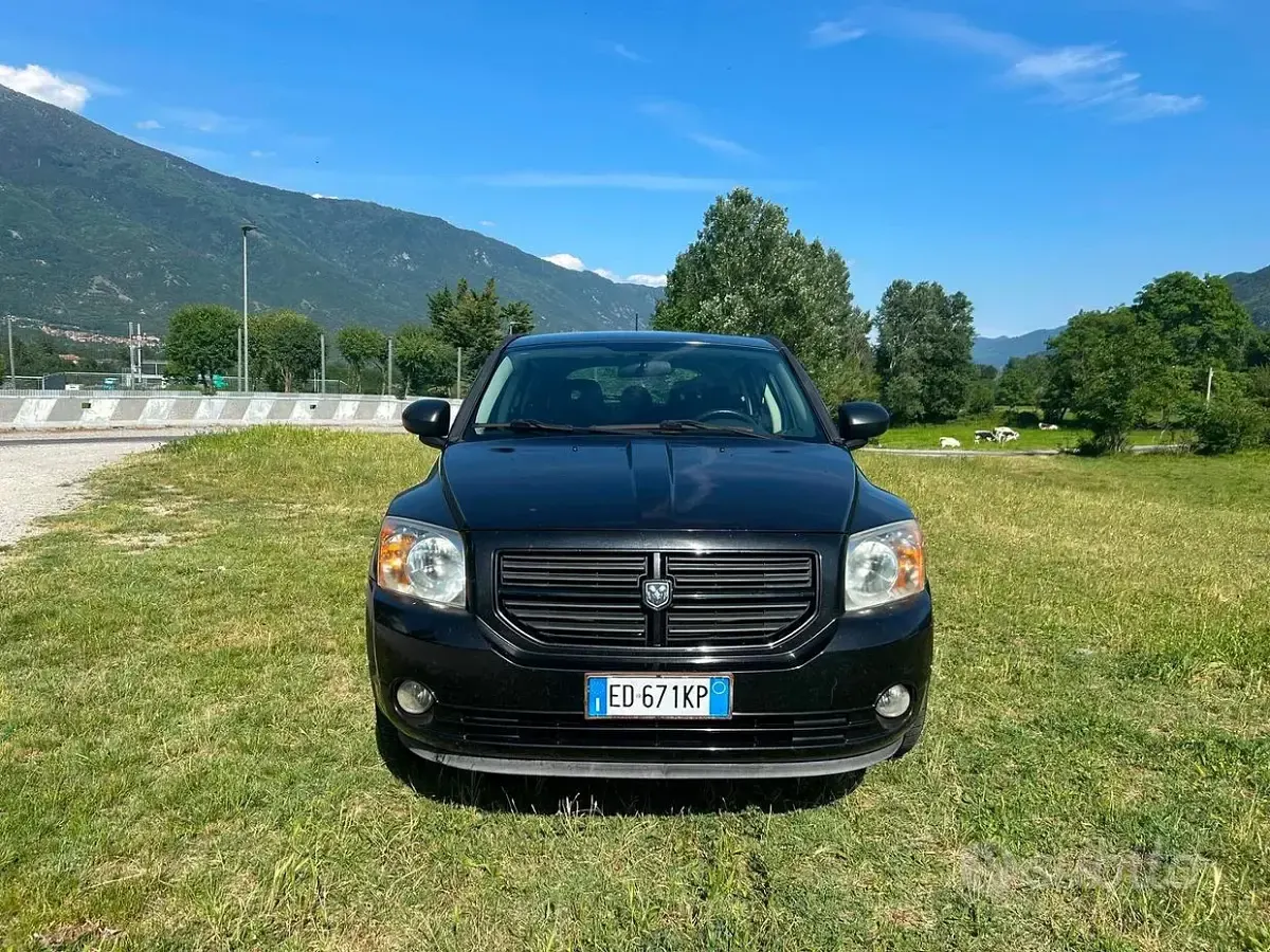 Usata Dodge Caliber SXT 140 CV (102 kW) 2010 Nero Utilitaria