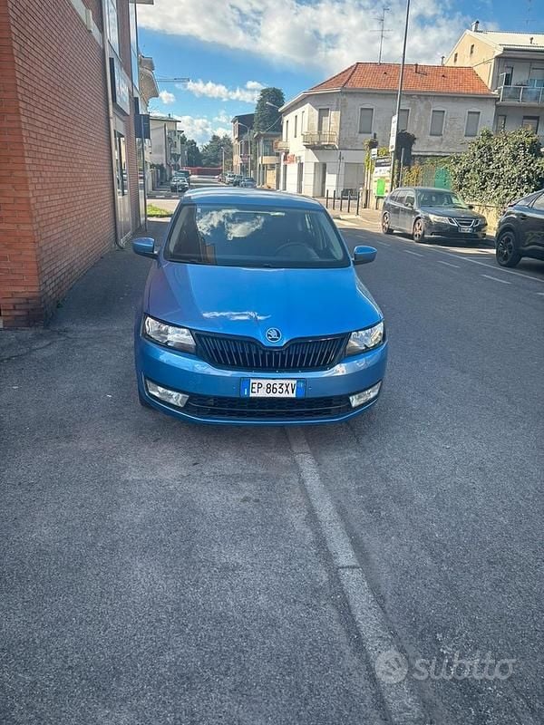 Usata Skoda Rapid 75 CV (55 kW) 2013 Blu Utilitaria