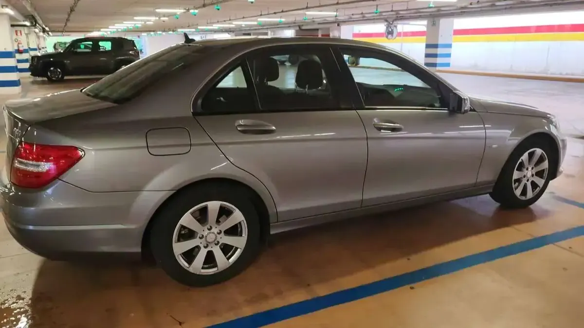 Usata Mercedes C220 Avantgarde 170 CV (125 kW) 2012 Grigio Berlina