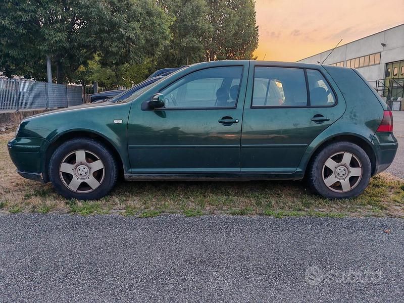 Verde Usata 2001 VW Golf IV Tre volumi | 985 € (Ottimo prezzo) - Immagine 1/2