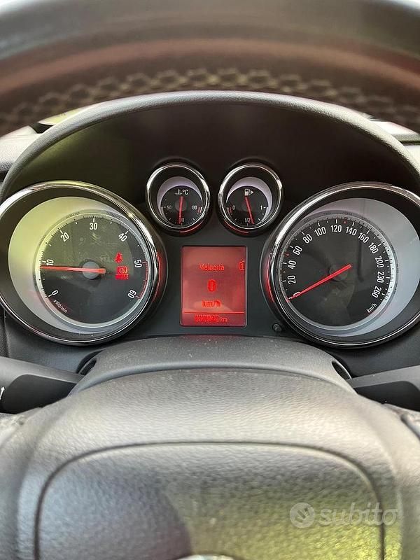 Usata Opel Astra 110 CV (80 kW) 2011 Grigio Station wagon